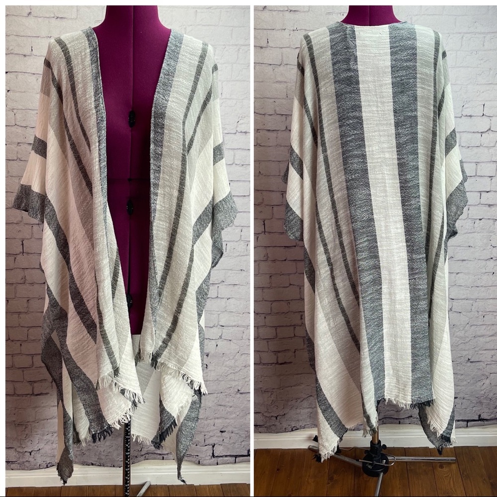 American Eagle Outfitters light weight poncho one size